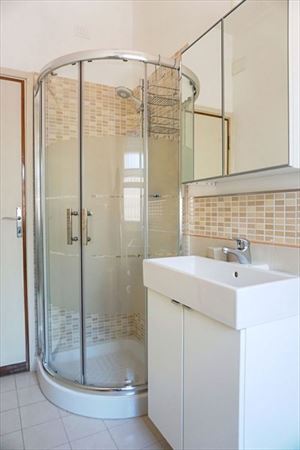 appartamento Vale 2 vista mare  : Bathroom with shower