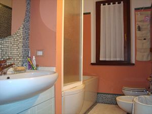 Appartamento Amore : Bathroom with tube