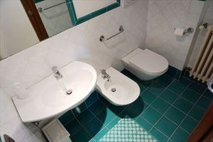 Appartamento La Corte : Ванная комната с душем