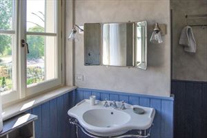 Villa Principe : Bathroom with tube