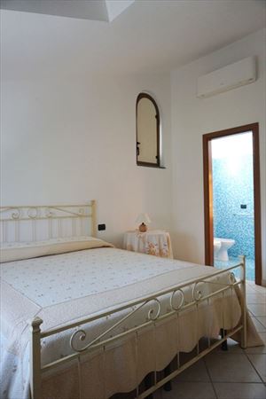Villa Altea : спальня с двуспальной кроватью