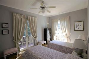 Villa Marina  : спальня с двумя кроватями