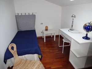 Appartamento Forte dei Marmi  : спальня с двумя кроватями