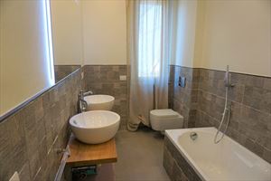 Appartamento Aramis : Bathroom with tube