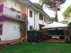 Villa  Mirafiori  : Outside view