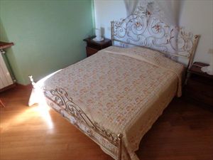 Villa  Signori  : спальня с двуспальной кроватью