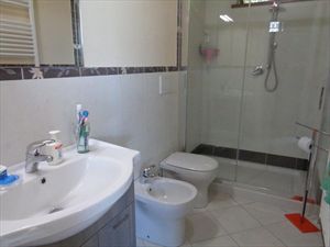 Villa  Signori  : Bathroom with shower