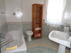 Villa Sissi  : Bathroom with shower