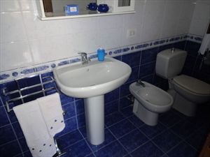 Villa Tennis  : Bathroom with shower