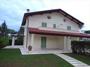 Villa  Dei Pini  : Outside view