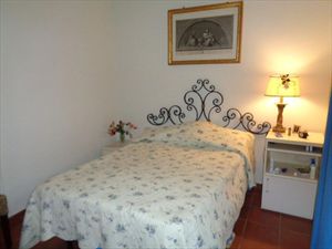 Villa Claudia : спальня с двуспальной кроватью