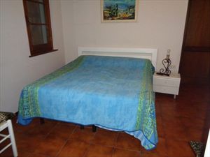 Villa Claudia : спальня с двуспальной кроватью