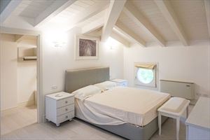 Villa Afrodite : спальня с двуспальной кроватью