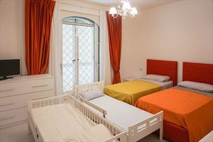Villa Afrodite : спальня с двумя кроватями