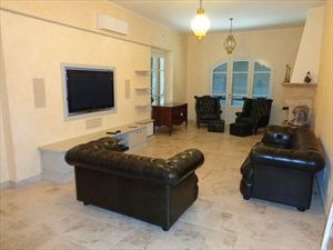 Villa Romanica  : Living Room