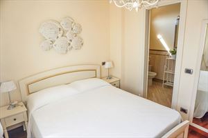 Appartamento Elegance : спальня с двуспальной кроватью