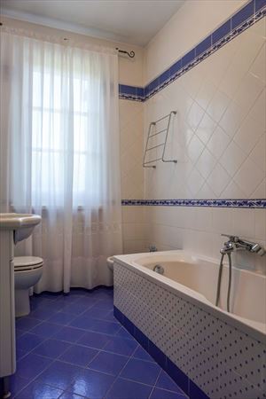 Villa  Allegra : Ванная комната с ванной