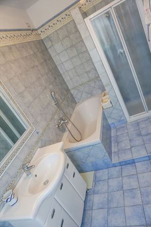 Villa  Allegra : Bathroom with shower