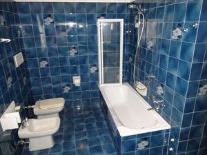 Villa Ciliegia : Ванная комната с ванной