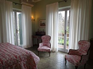 Villa dei Gelsomini  : спальня с двуспальной кроватью