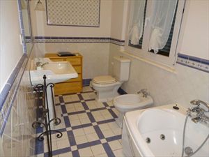 Villa Marinella : Ванная комната с душем