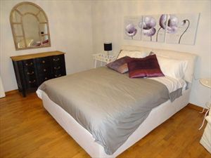 Villa Marinella : спальня с двуспальной кроватью