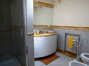Appartamento Vista Mare  : Bathroom with shower