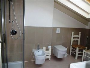 Appartamento Duetto Bis : Ванная комната с душем