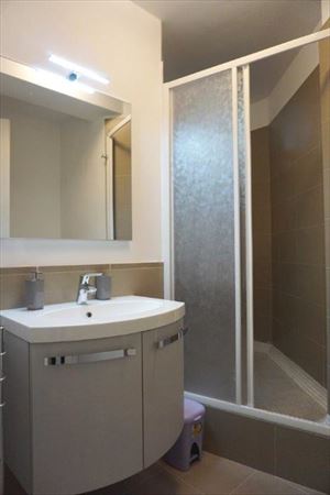 Villa Mozart  : Bathroom with shower