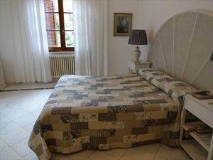 Villa del Mare : спальня с двуспальной кроватью