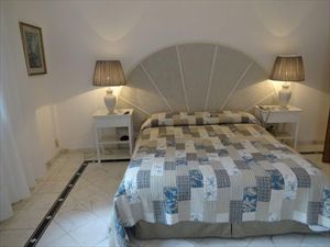 Villa del Mare : спальня с двуспальной кроватью