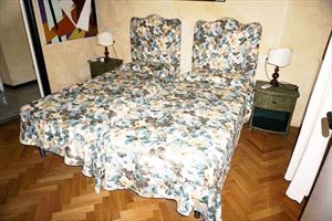 Villina Frontemare : спальня с двуспальной кроватью