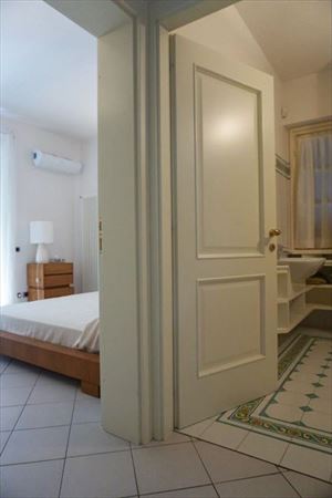 Villa Fiumetto : спальня с двуспальной кроватью