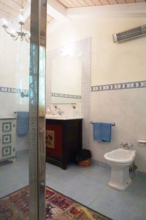 Villa Divina : Bathroom with shower