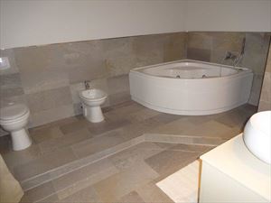 Villa Dei Pavoni : Ванная комната с ванной
