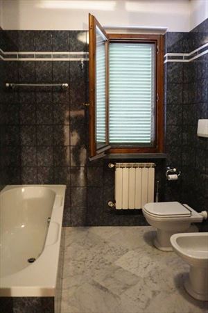 Villino Alessandro : Bathroom with tube