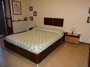 Villa  Silver  : спальня с двуспальной кроватью