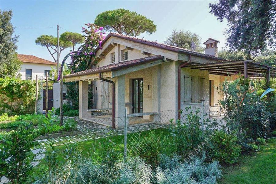 Villetta Chicca detached villa to rent Marina di Pietrasanta