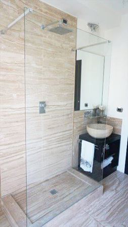 Villa Miami : Bathroom with shower