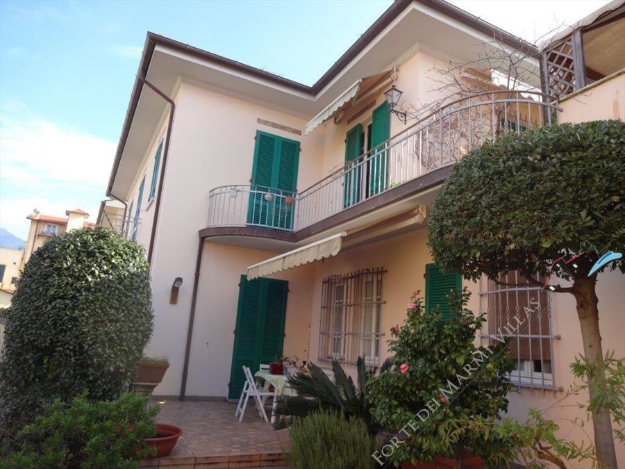 Villa Ambra - villa bifamiliare in vendita Seravezza
