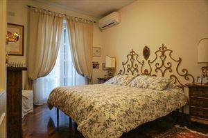 Villa Duchessa : спальня с двуспальной кроватью