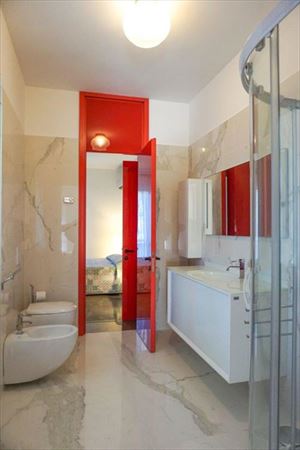 Villa Augustus  : Bathroom with shower