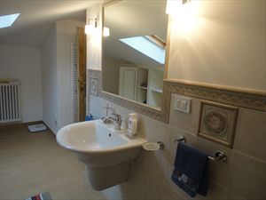 Villa Alaide  : Bathroom with tube