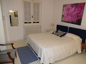 Villa Francesca : спальня с двуспальной кроватью