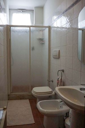 Villa Annabella : Ванная комната с душем