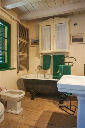 Appartamento Mediceo : Bathroom with tube