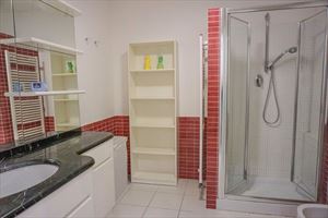 Villa Maestrale : Ванная комната с душем