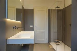 Villa Giulia : Ванная комната с душем