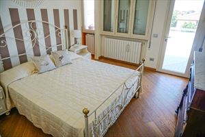 Appartamento Siluetta : спальня с двуспальной кроватью