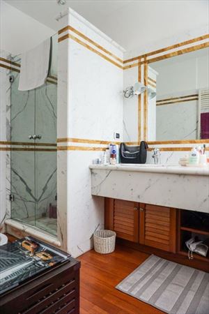 Villa Begonia : Bathroom with shower